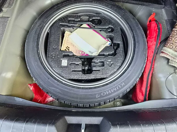Car image 37
