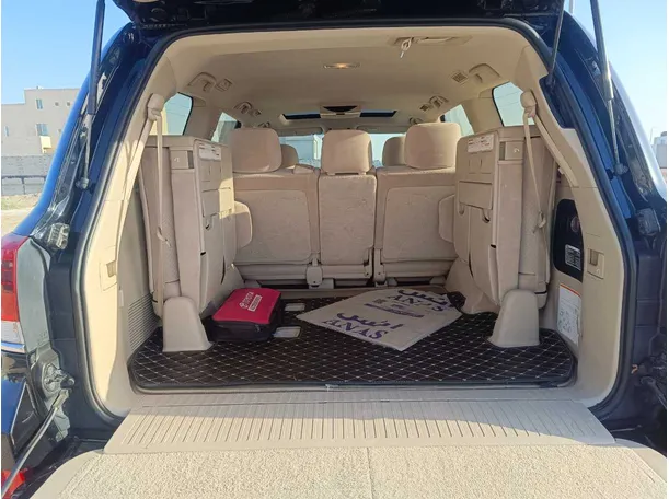 Car image 25