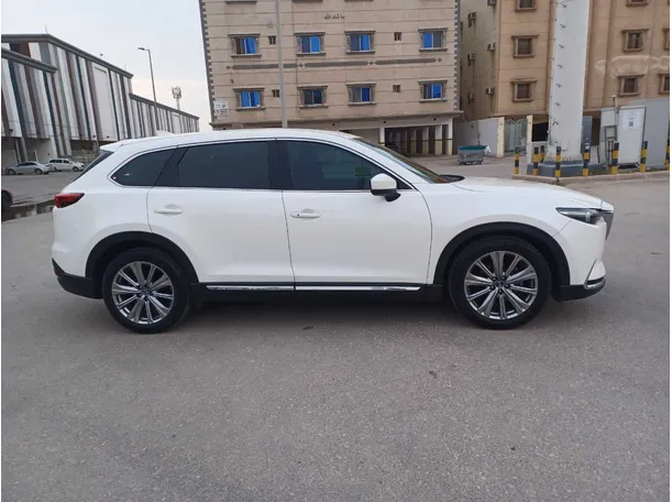 Car image 4