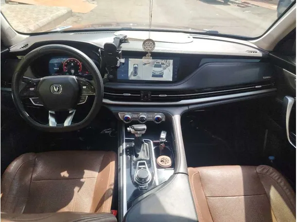 Car image 19