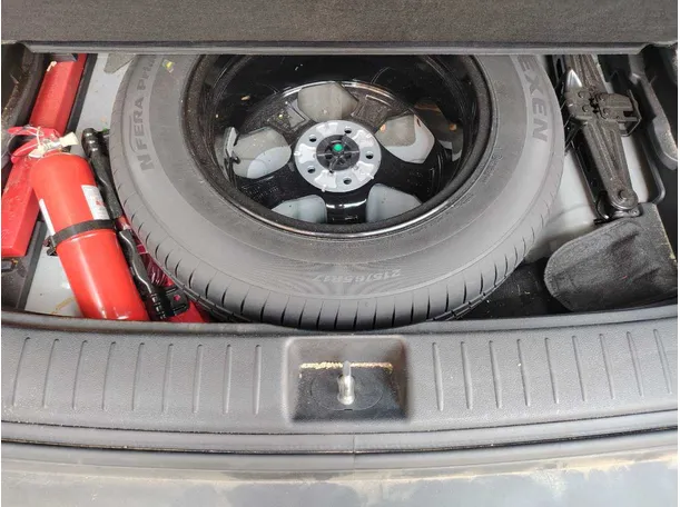 Car image 33