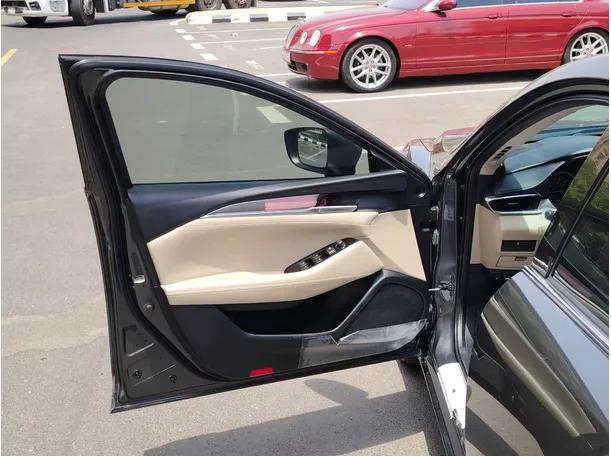 Car image 11