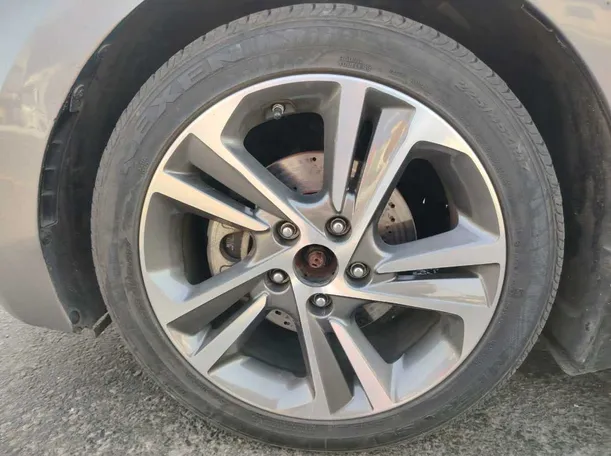 Car image 10
