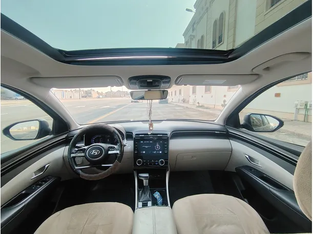 Car image 18