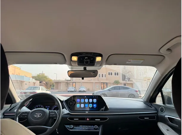 Car image 14