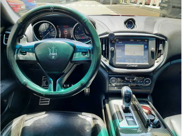 Car image 16