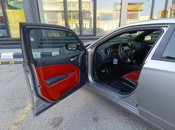 Car image 11