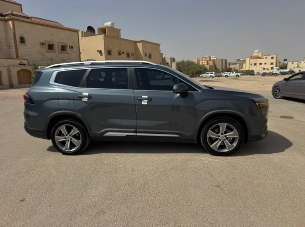 Car image 4