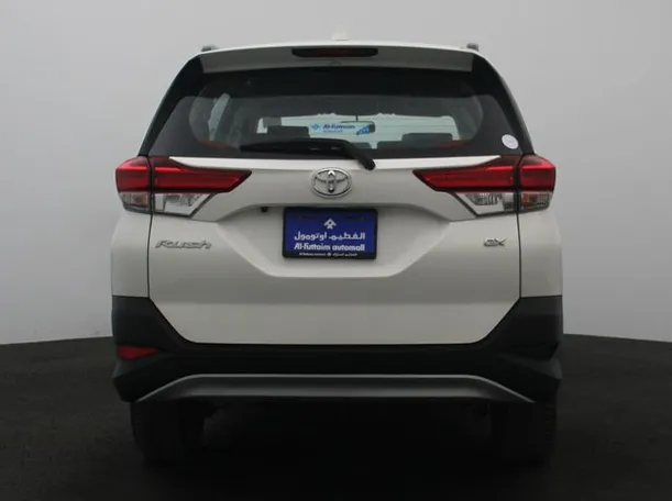 Car image 12