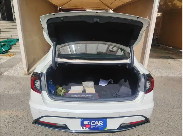 Car image 26