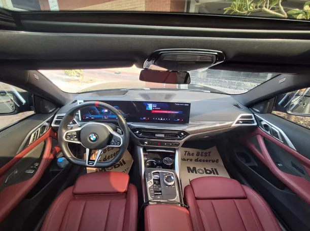 Car image 14