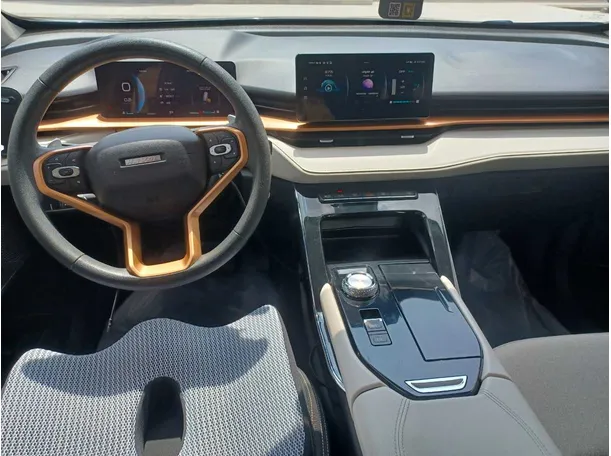 Car image 16