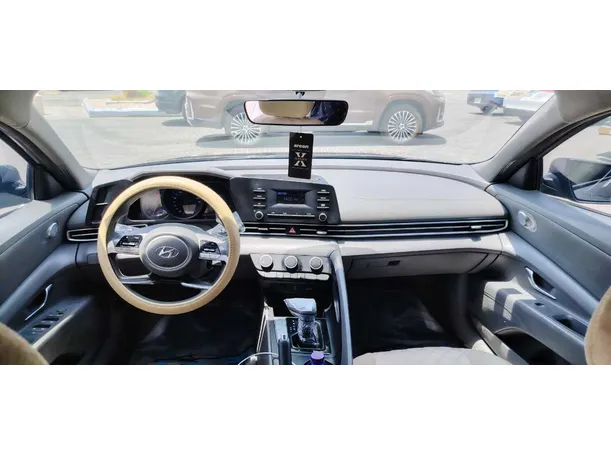 Car image 12
