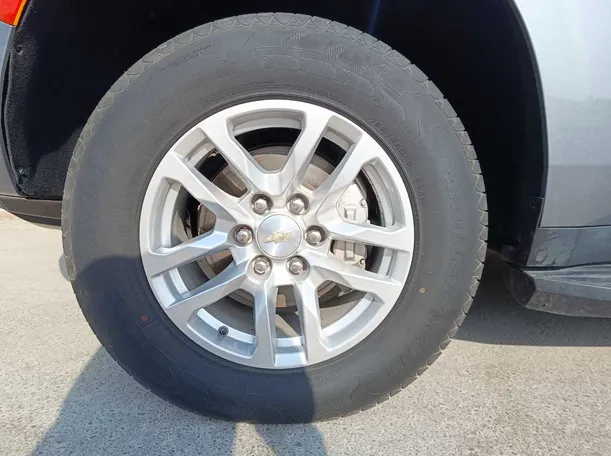 Car image 10