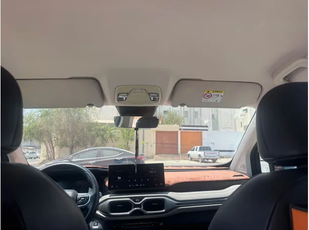 Car image 14