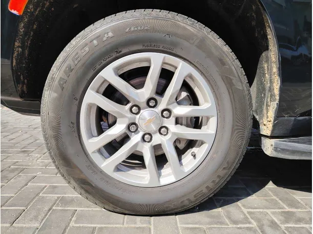 Car image 9