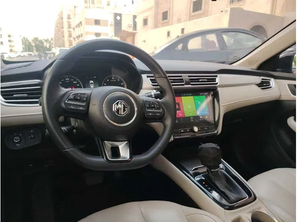 Car image 25