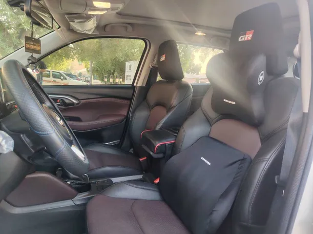Car image 13