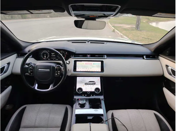 Car image 19