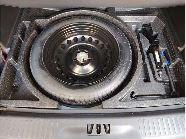 Car image 38