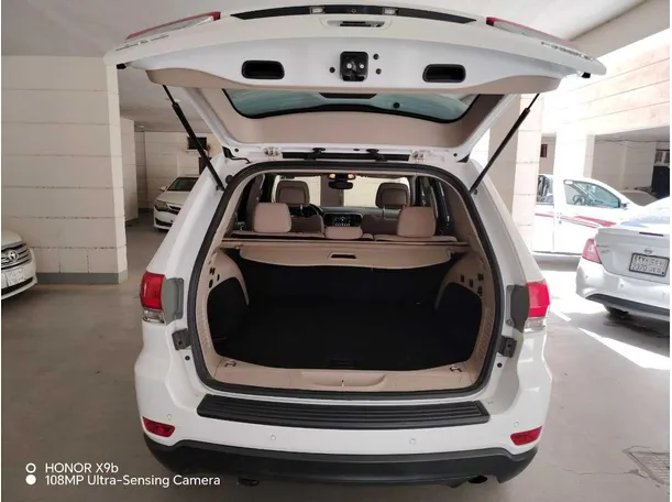 Car image 30