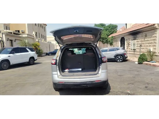 Car image 17