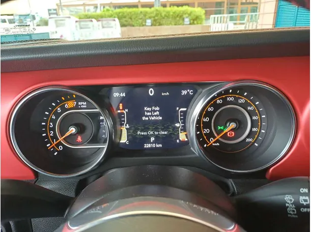 Car image 18