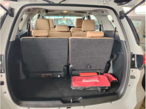 Car image 29