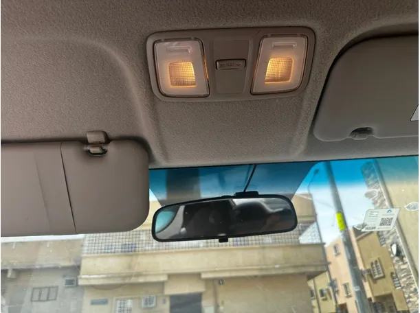 Car image 24