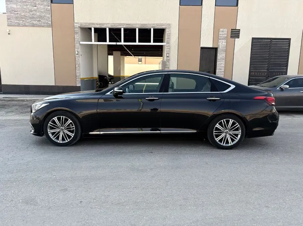 Car image 8