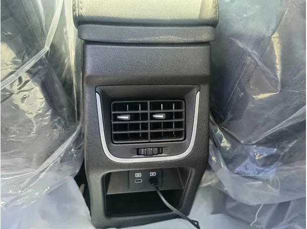 Car image 30