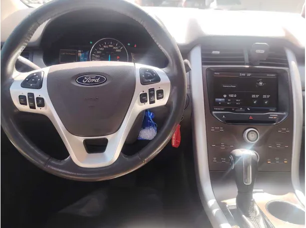 Car image 17