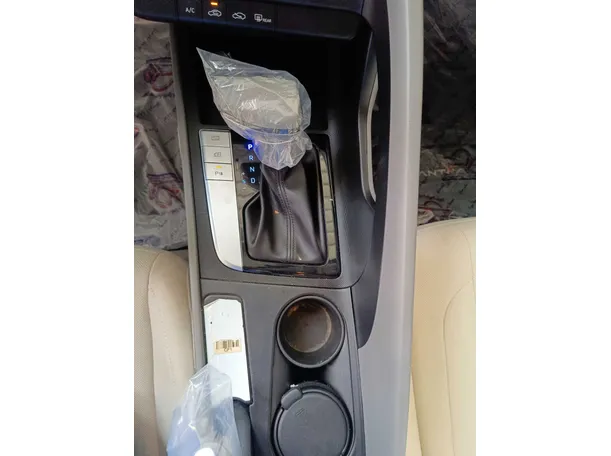 Car image 18