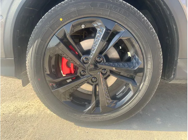 Car image 10