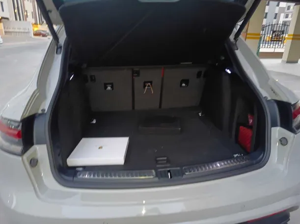 Car image 30
