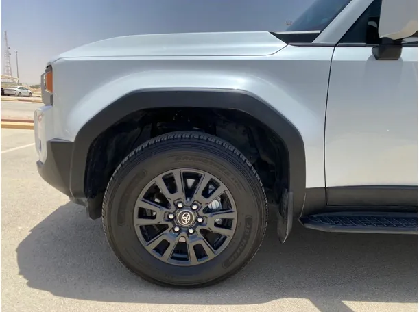Car image 8