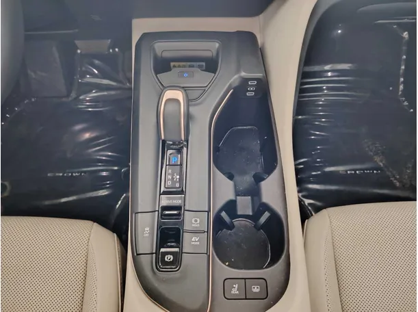 Car image 30
