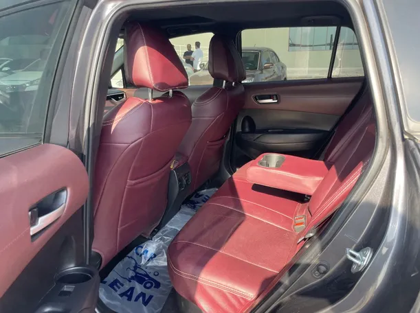 Car image 14