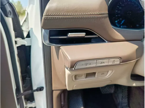 Car image 37