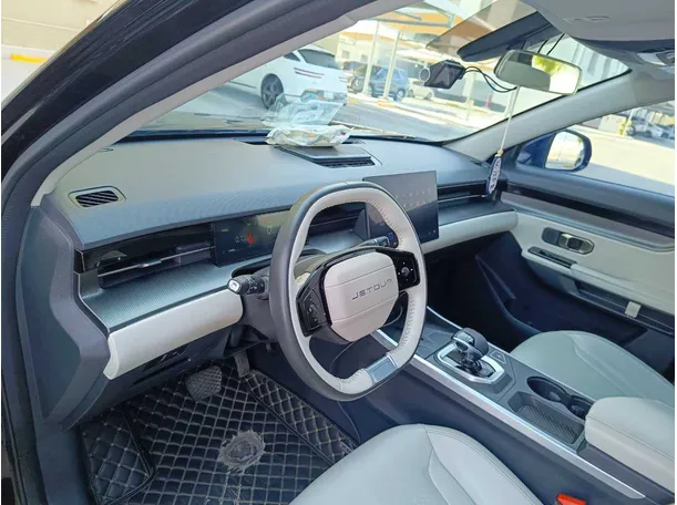 Car image 12