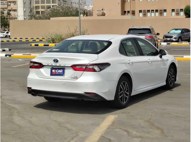 Car image 5