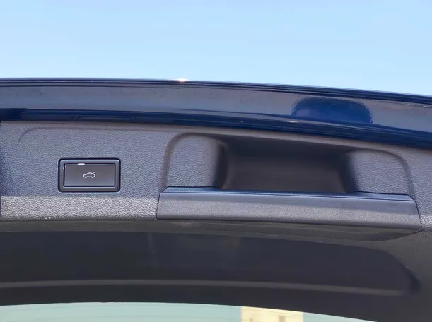 Car image 38