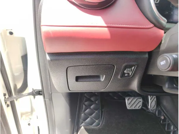 Car image 34