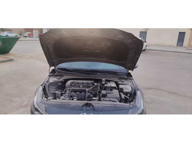 Car image 30