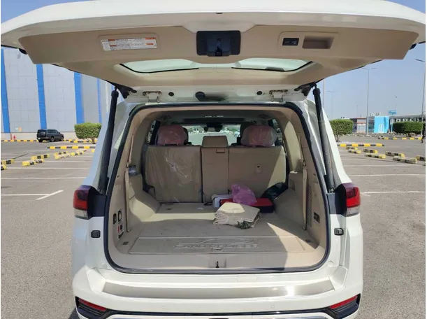 Car image 25