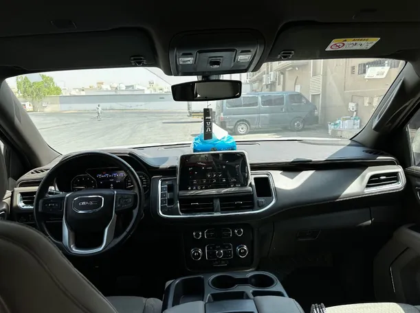 Car image 16
