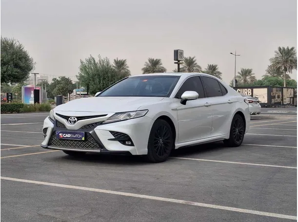 2020 تويوتا كامري في الإمارات