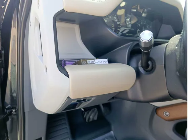 Car image 40