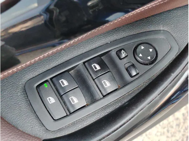 Car image 32