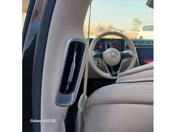 Car image 30